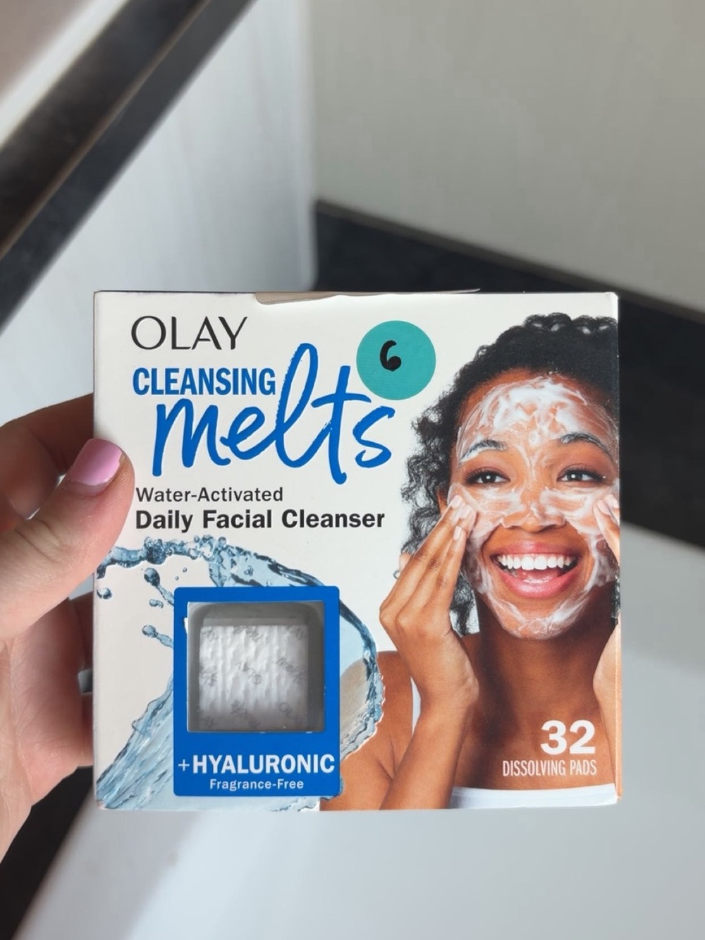 Brand new: 3 in 1 Olay Cleansing Melts Daily Facial Cleanser - White (32 Pads)